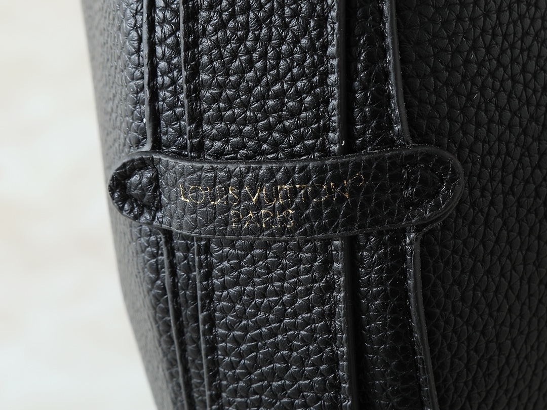 LOUIS VUITTON ルイヴィトン Low Key Cookie ショルダーバッグ