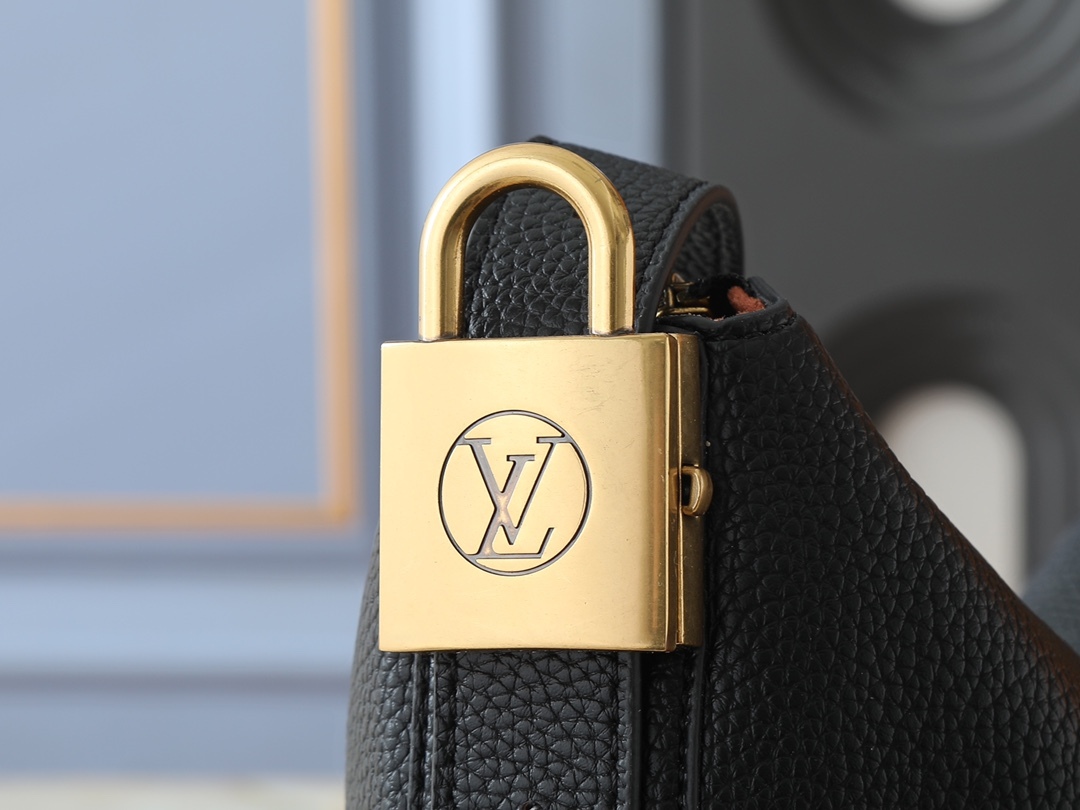 LOUIS VUITTON ルイヴィトン Low Key Cookie ショルダーバッグ