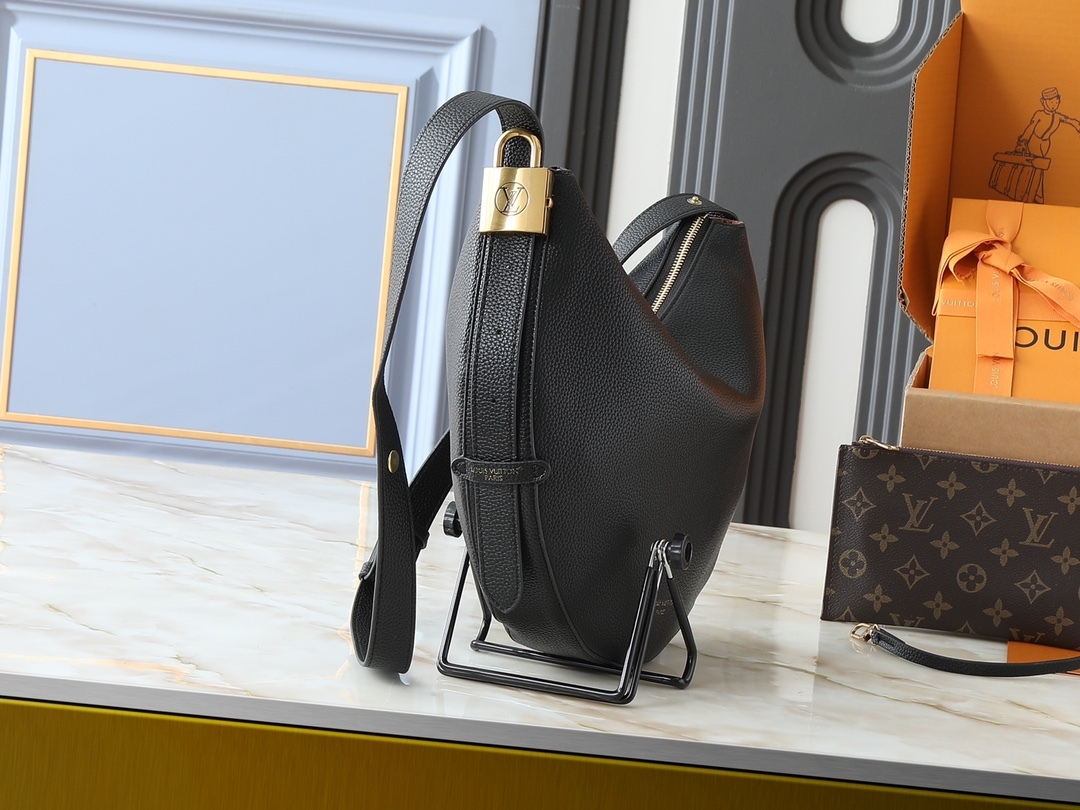 LOUIS VUITTON ルイヴィトン Low Key Cookie ショルダーバッグ