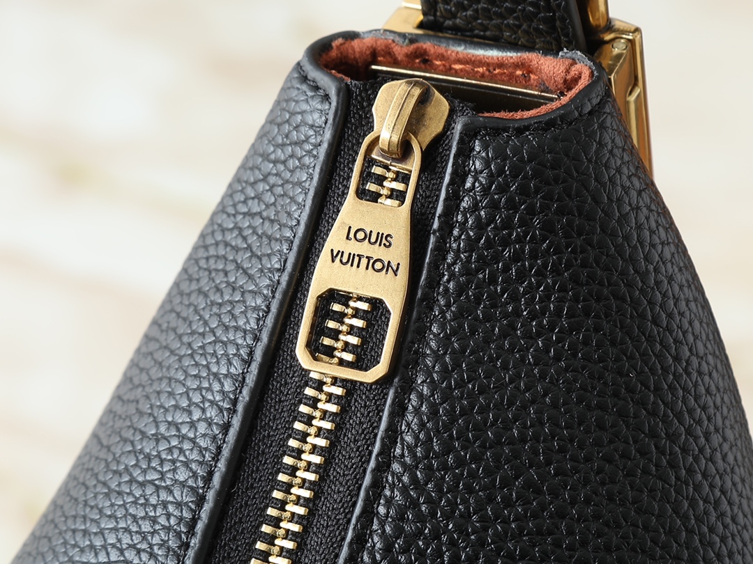 LOUIS VUITTON ルイヴィトン Low Key Cookie ショルダーバッグ