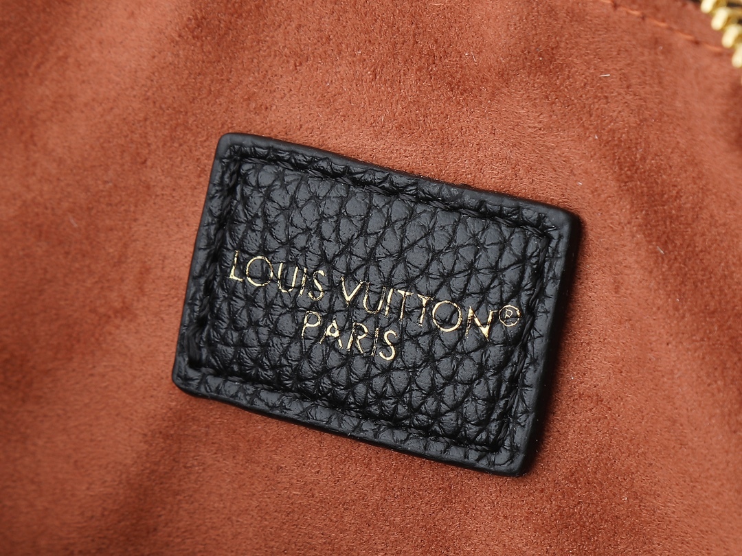 LOUIS VUITTON ルイヴィトン Low Key Cookie ショルダーバッグ