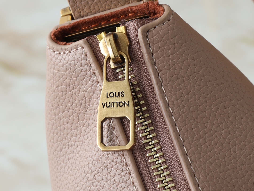 LOUIS VUITTON ルイヴィトン Low Key Cookie ショルダーバッグ