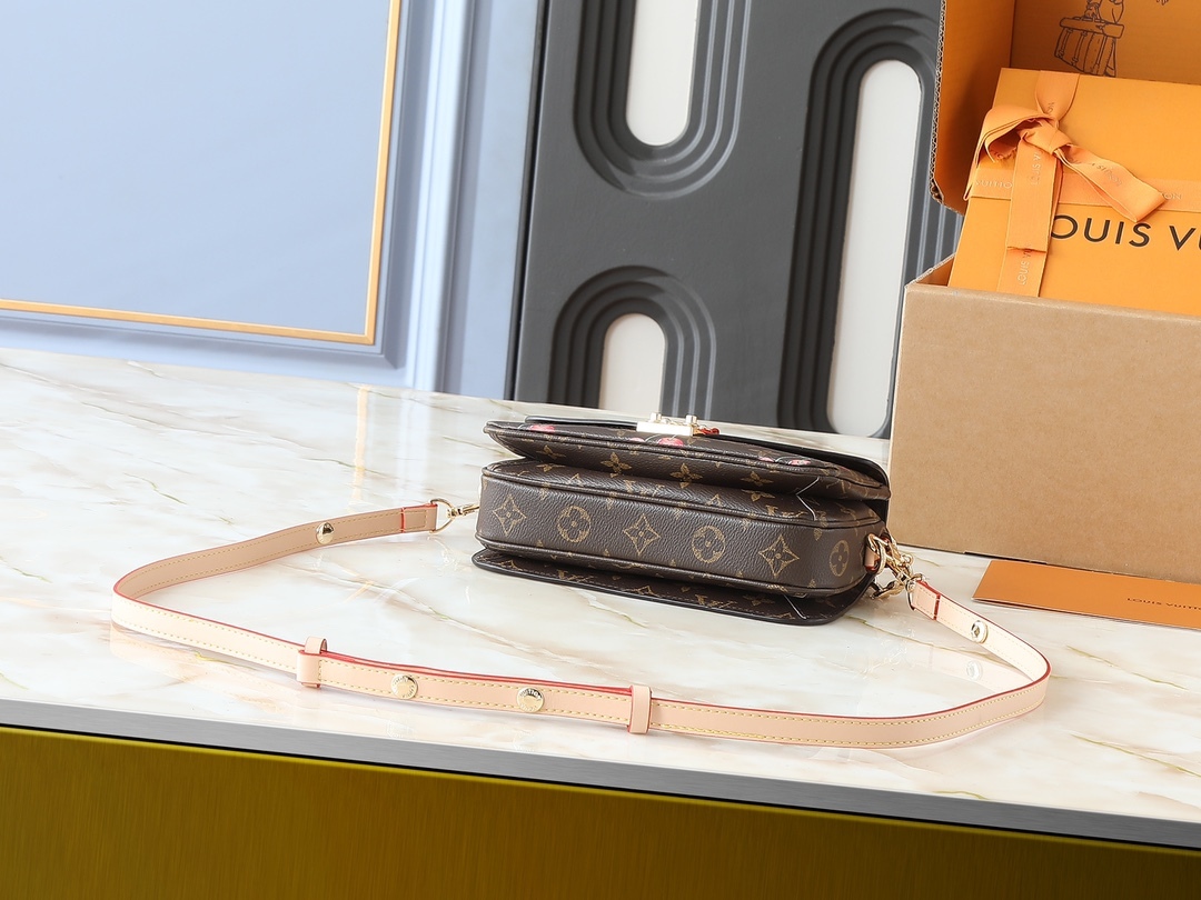 LOUIS VUITTON ルイヴィトン Pochette Métis East West ショルダーバッグ