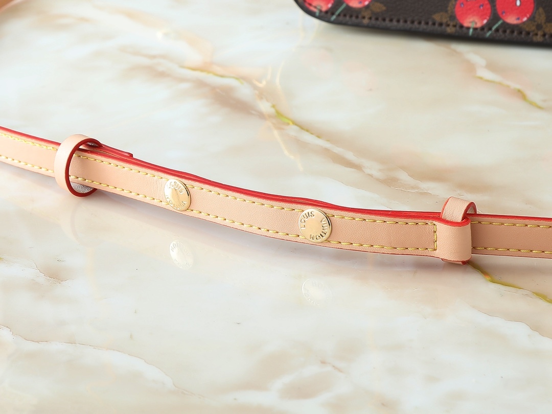 LOUIS VUITTON ルイヴィトン Pochette Métis East West ショルダーバッグ