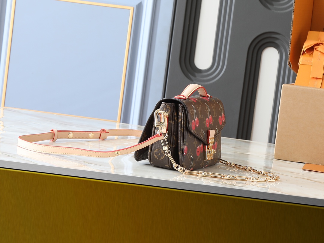 LOUIS VUITTON ルイヴィトン Pochette Métis East West ショルダーバッグ