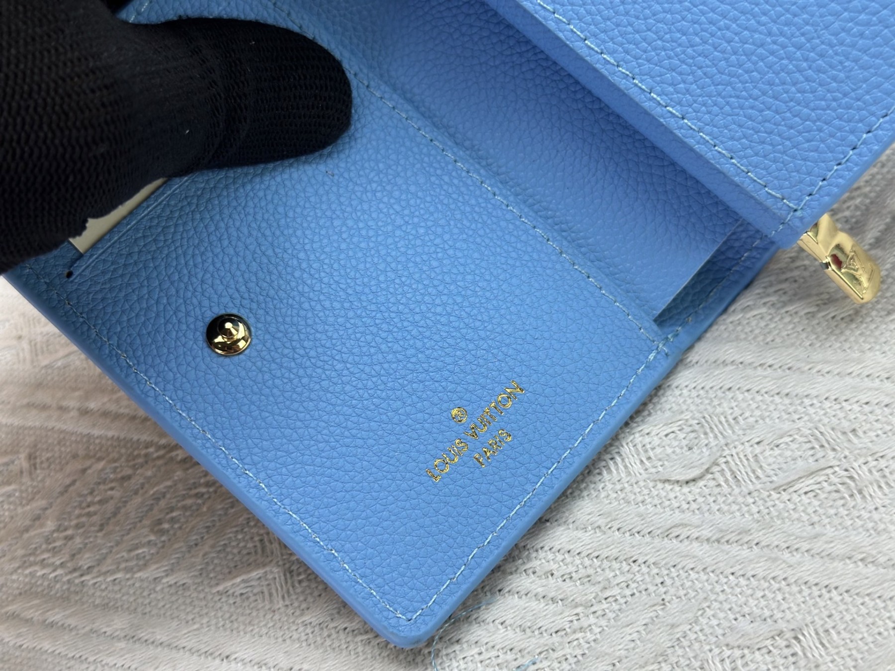 LOUIS VUITTON（ルイヴィトン）Cléa 財布 M13619