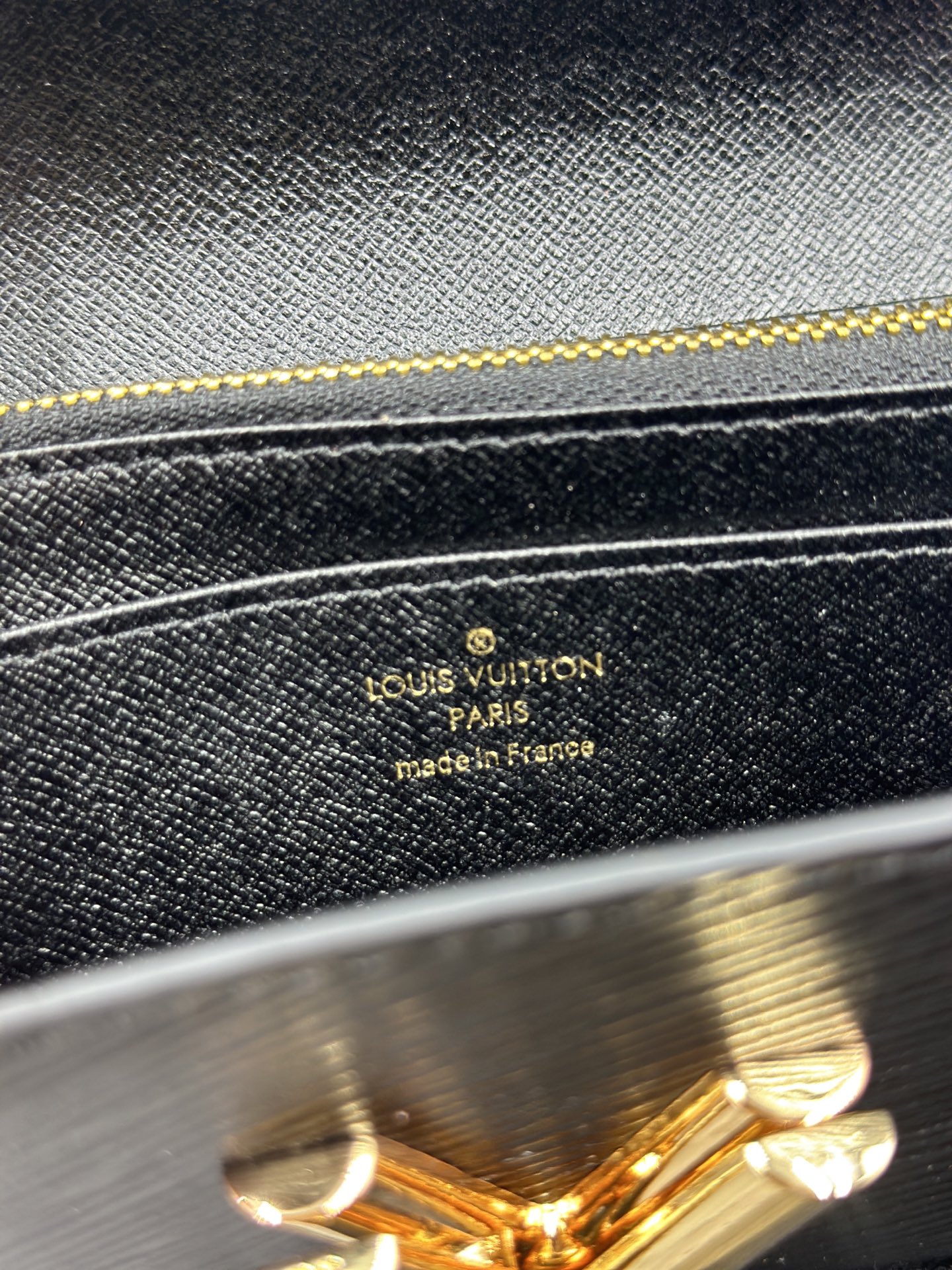 LOUIS VUITTON ルイヴィトン LV Twist 財布 ゴールド金具 M61179