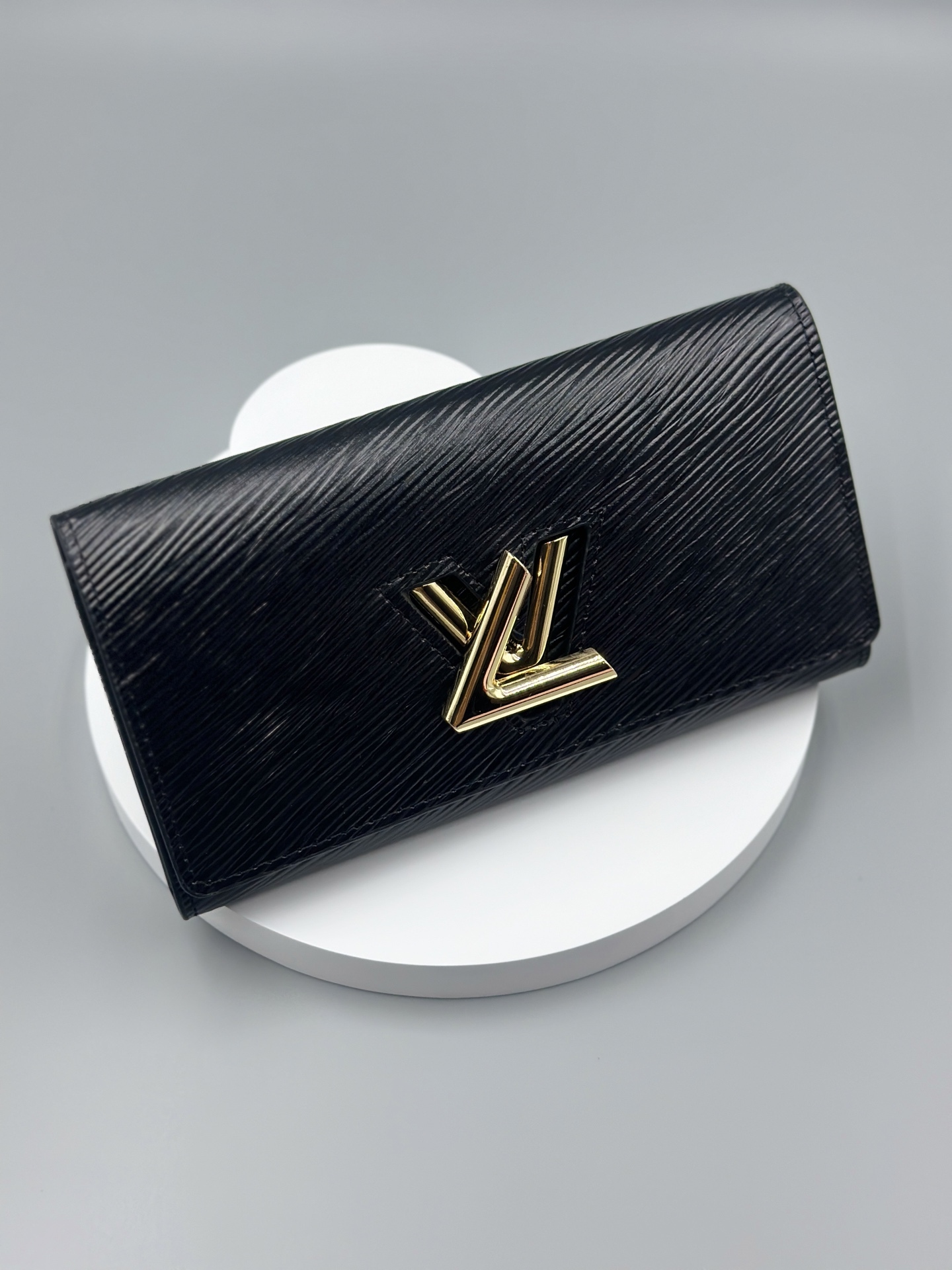 LOUIS VUITTON ルイヴィトン LV Twist 財布 ゴールド金具 M61179