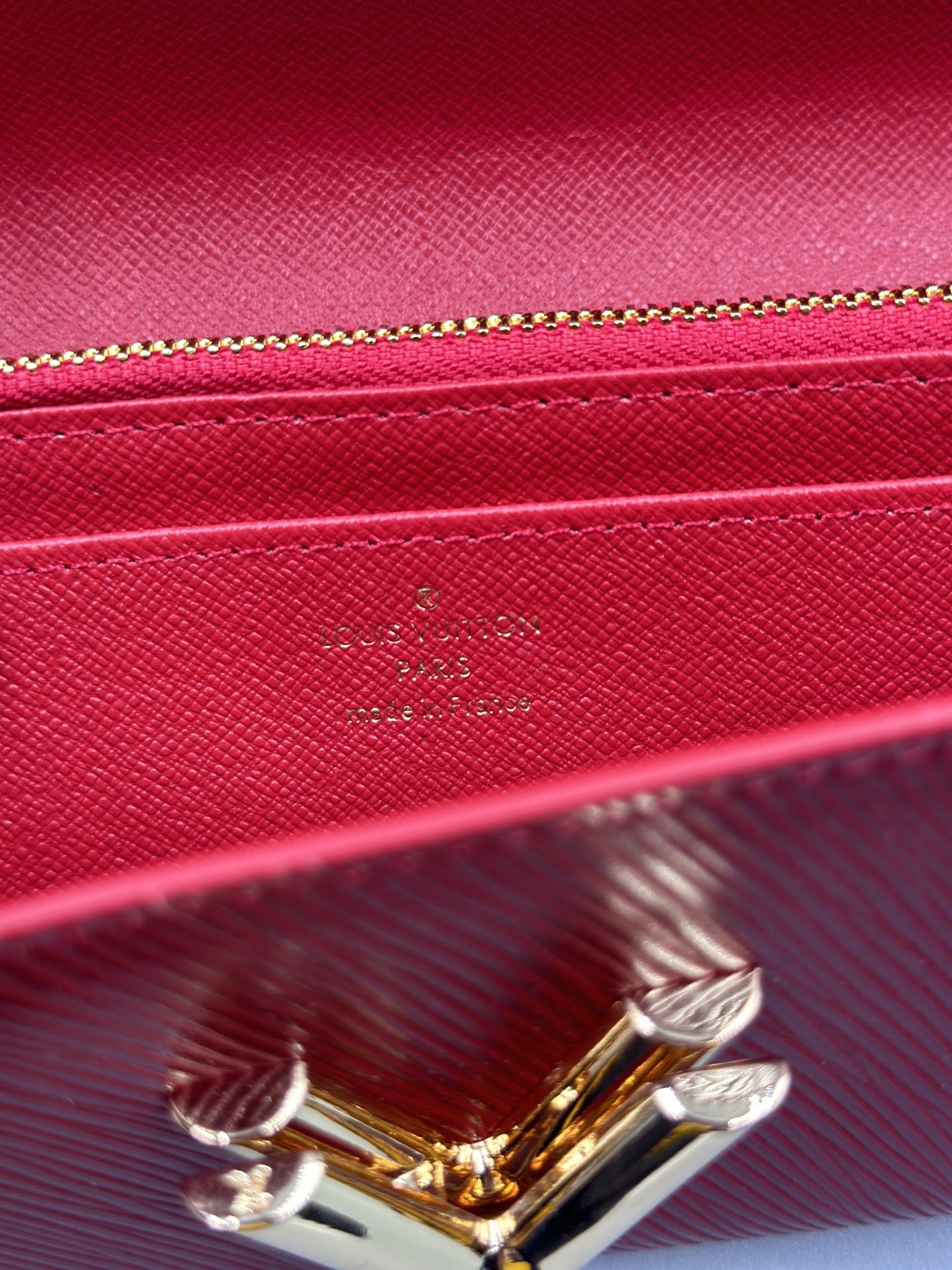 LOUIS VUITTON ルイヴィトン LV Twist 財布 ゴールド金具 M61179