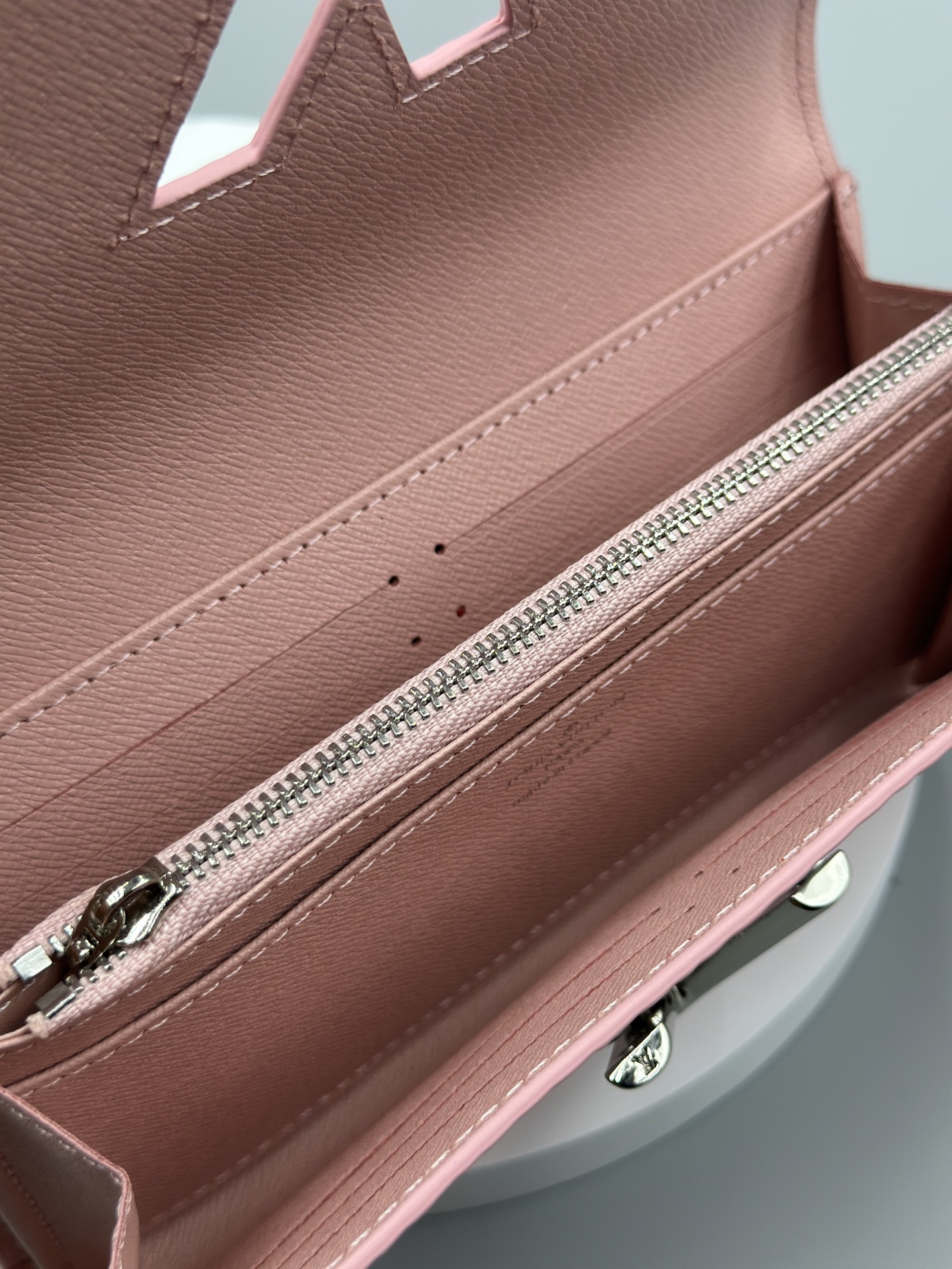 LOUIS VUITTON ルイヴィトン LV Twist 財布 シルバー金具 M61179