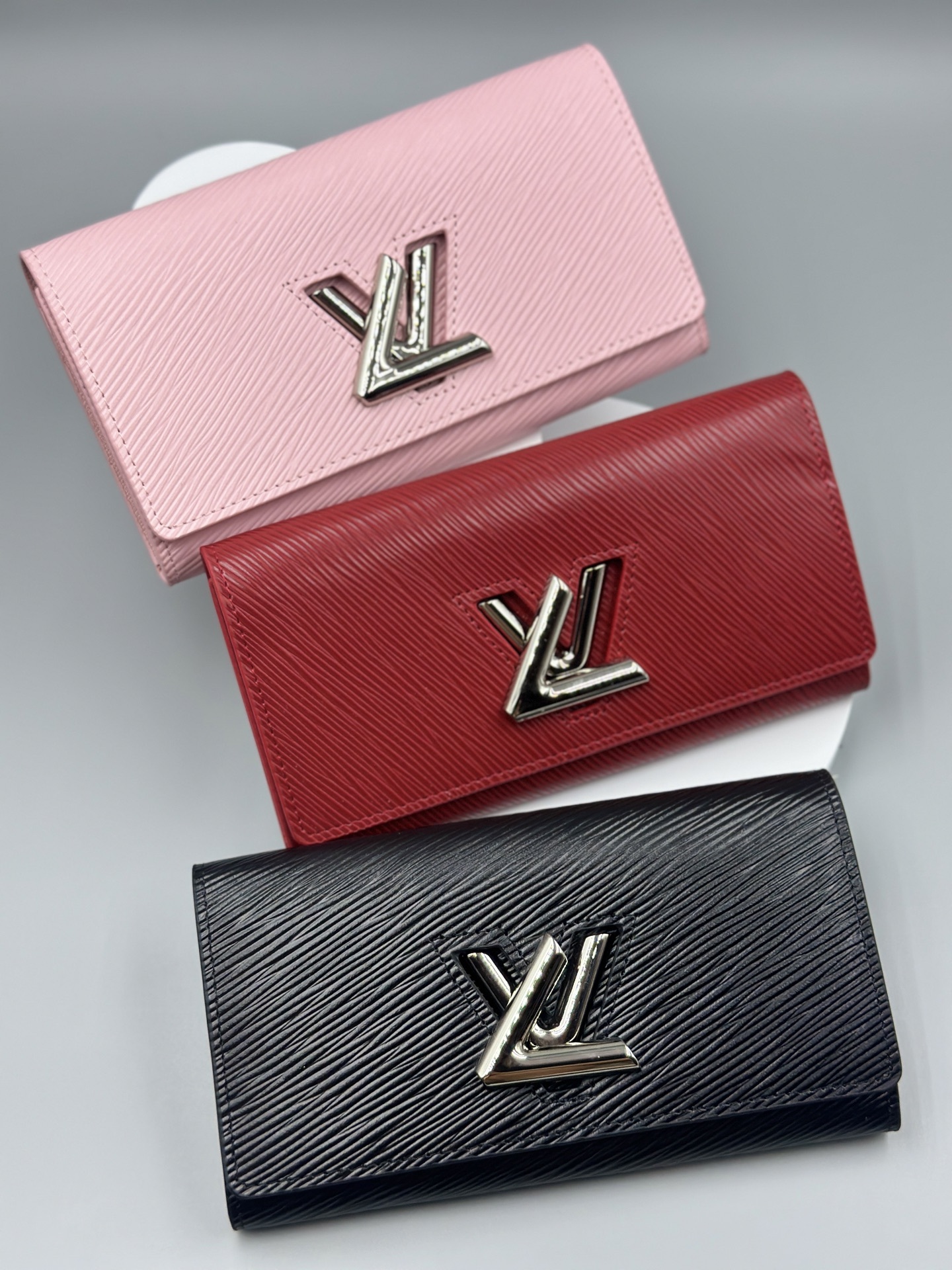 LOUIS VUITTON ルイヴィトン LV Twist 財布 シルバー金具 M61179
