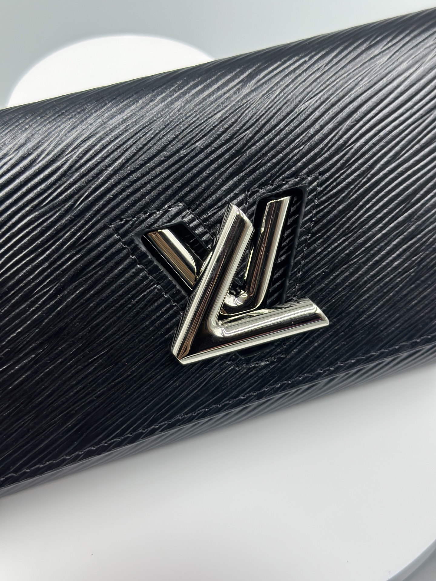 LOUIS VUITTON ルイヴィトン LV Twist 財布 シルバー金具 M61179