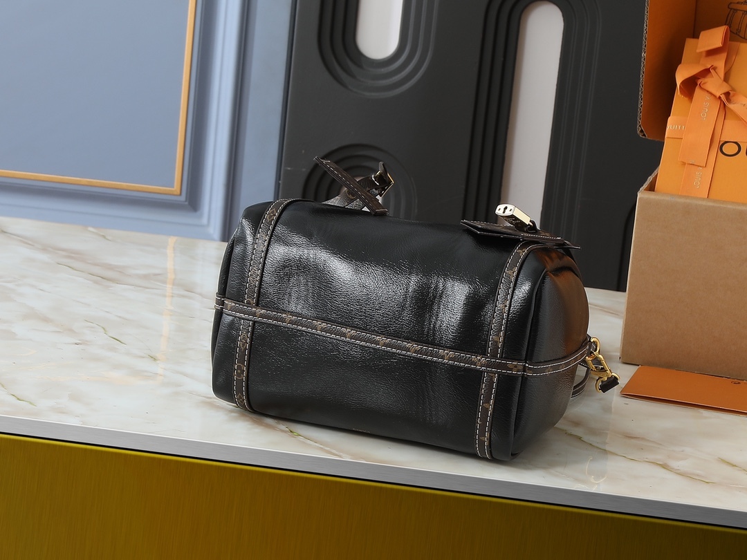 LOUIS VUITTON ルイヴィトン 大人気 ショルダーバッグ M13668 M13667