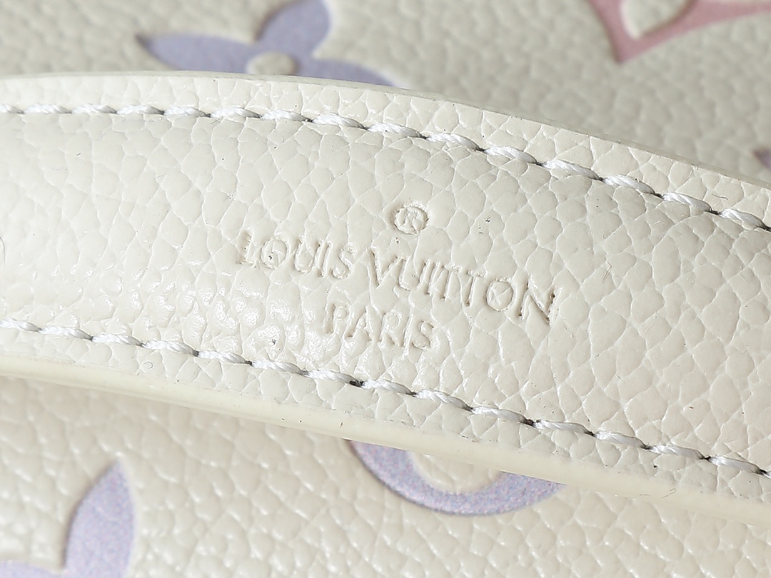 LOUIS VUITTON ルイヴィトン POCHETTE MÉTIS EAST WEST M25682