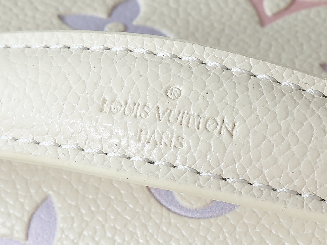 LOUIS VUITTON ルイヴィトン POCHETTE MÉTIS EAST WEST M25682