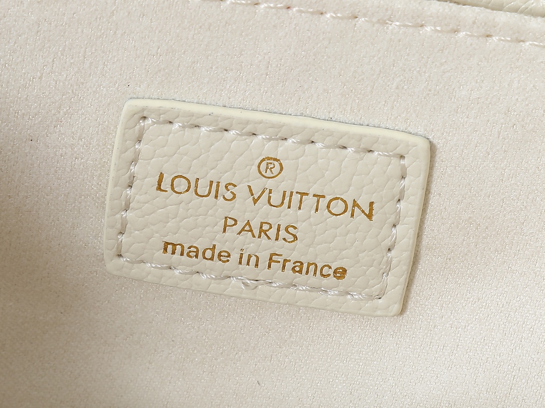 LOUIS VUITTON ルイヴィトン POCHETTE MÉTIS EAST WEST M25682