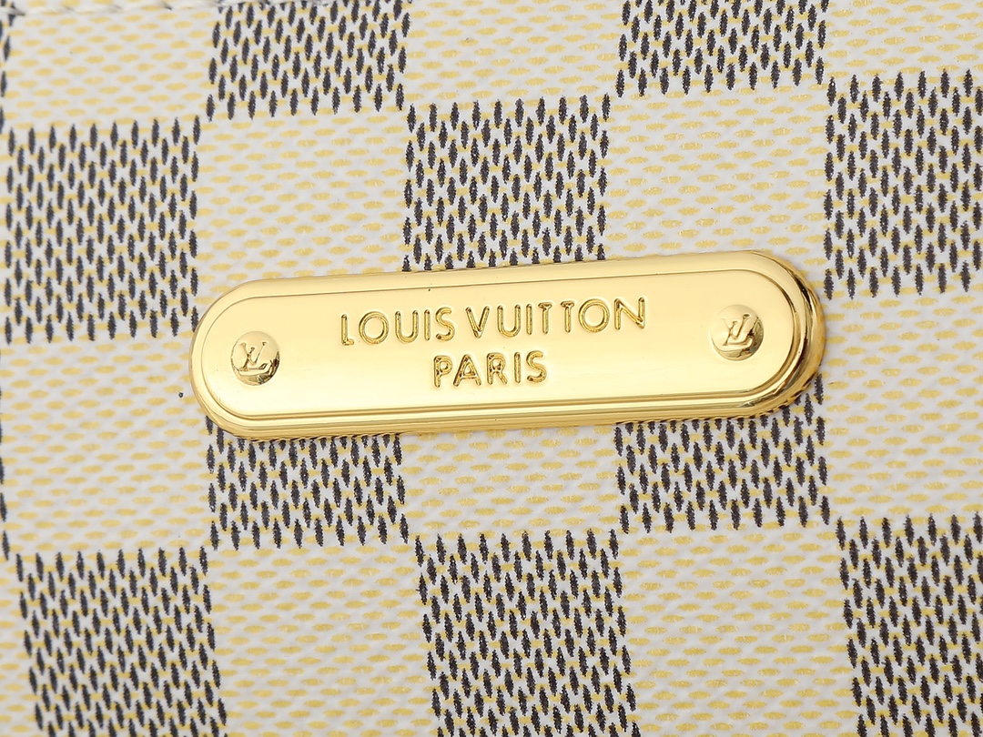LOUIS VUITTON ルイヴィトン POCHETTE EVA チェーンバッグ M13567