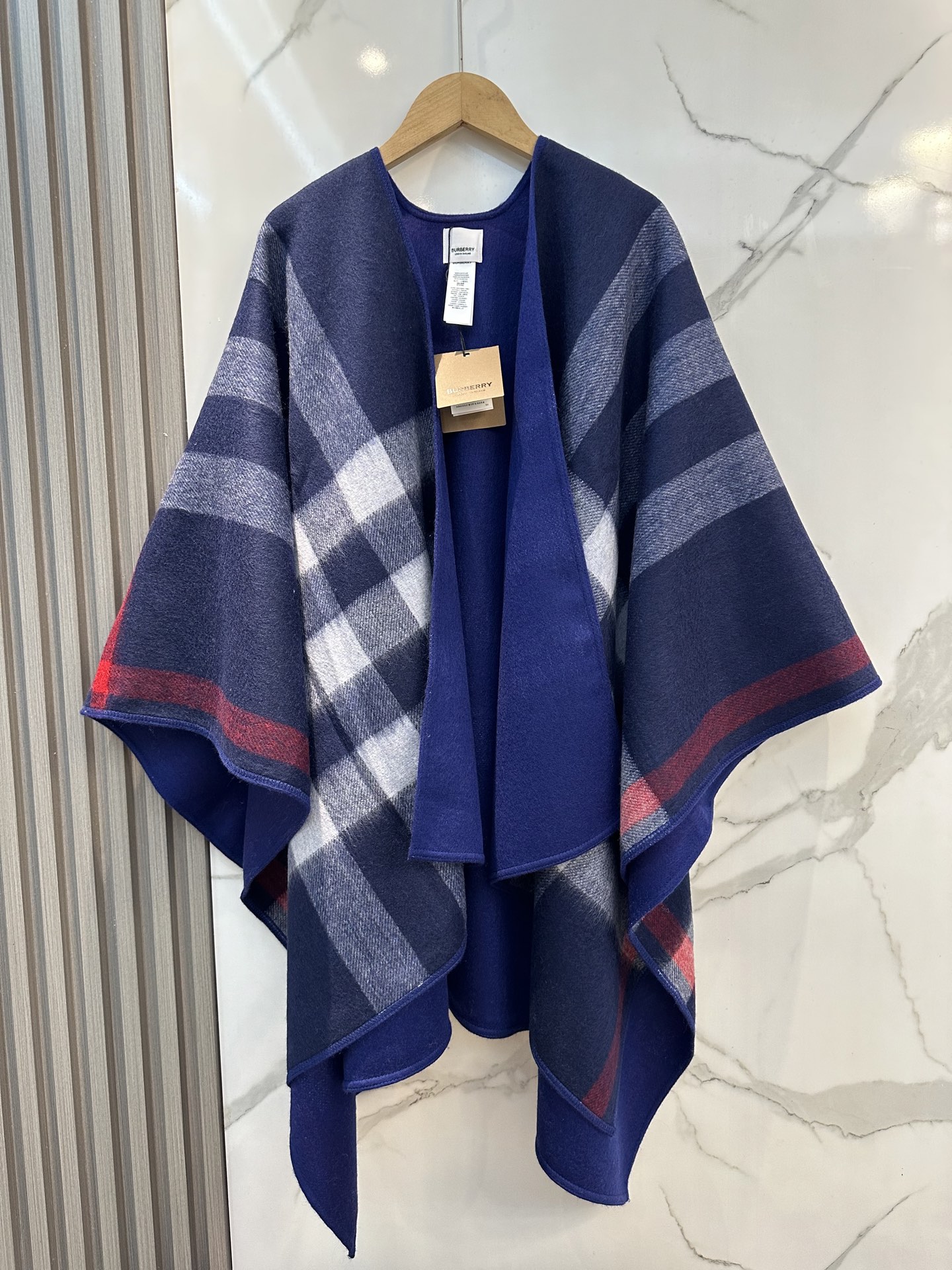 【BURBERRY旗艦店】バーバリー マント ショール ご好評に付き再入荷！