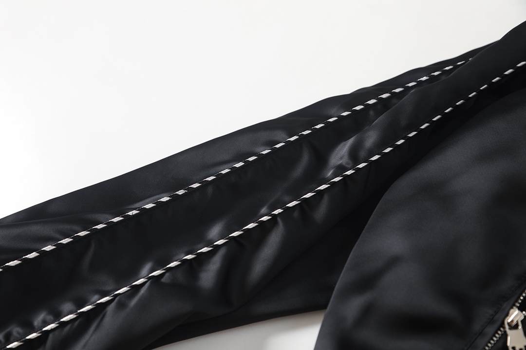 【Louis Vuitton旗艦店】ルイヴィトン 綿入りジャケット ご好評に付き再入荷！