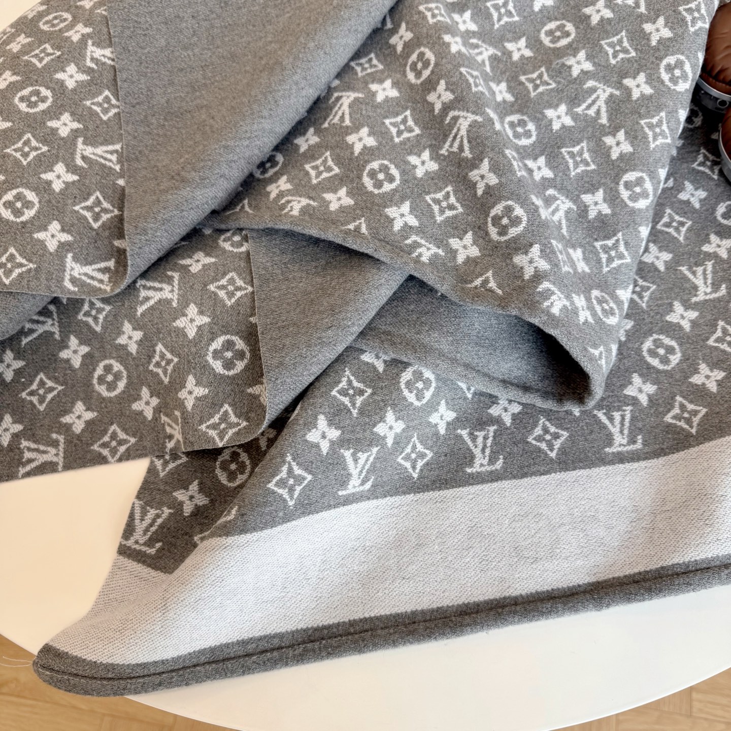 【LOUIS VUITTON旗艦店】ルイヴィトン マント ショール ご好評に付き再入荷！