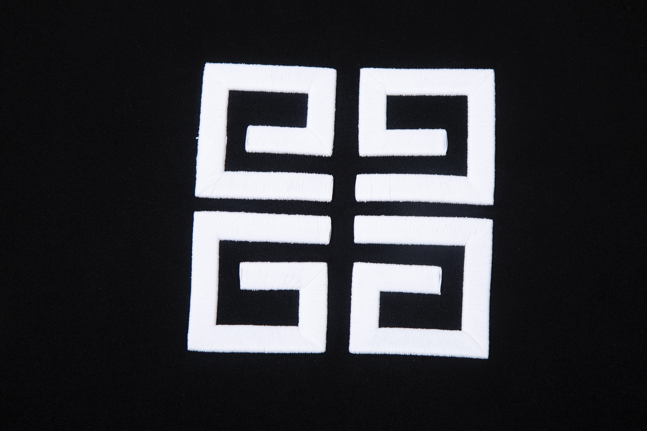 【GIVENCHY】刺繍パーカー