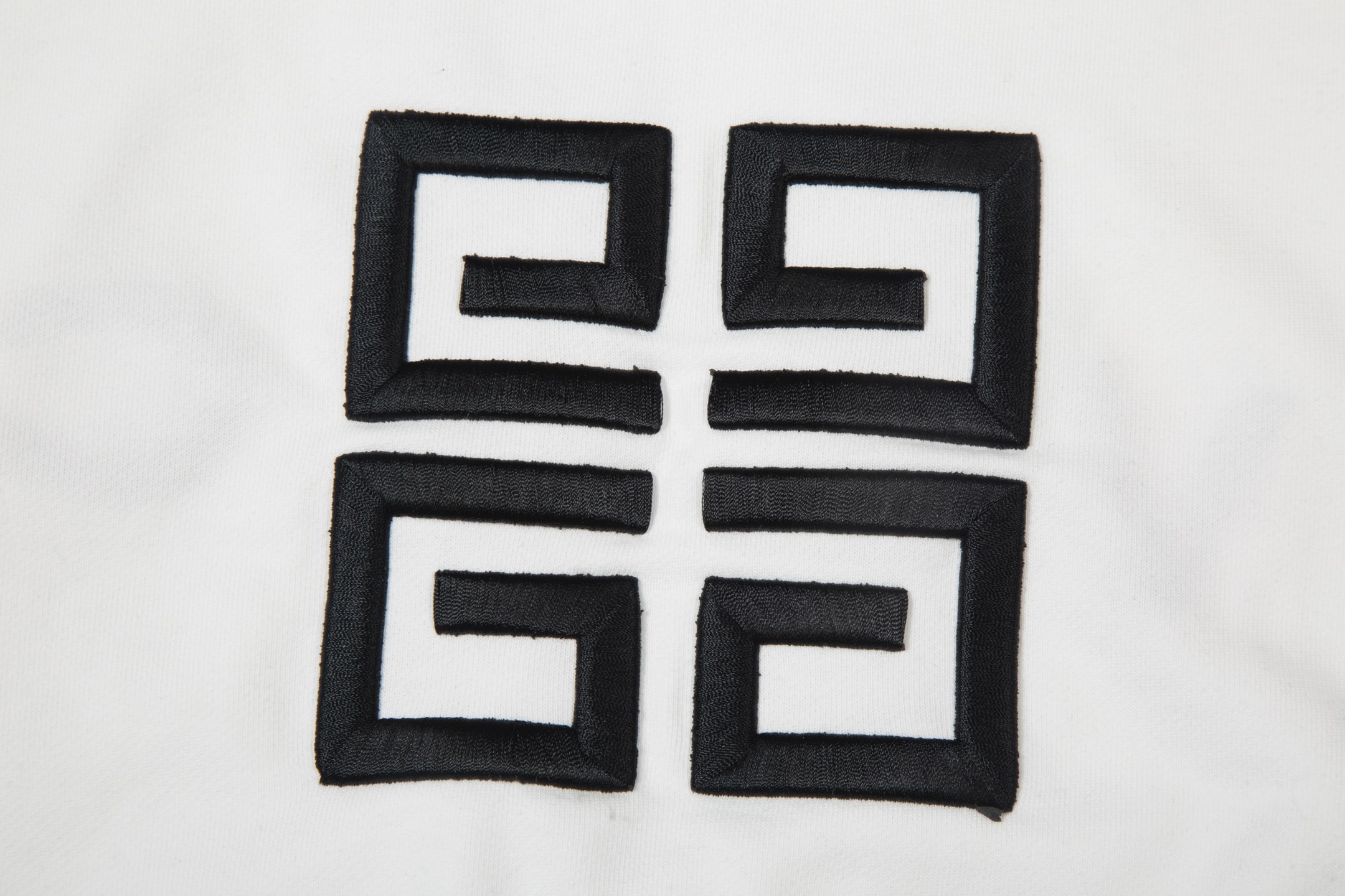 【GIVENCHY】刺繍パーカー