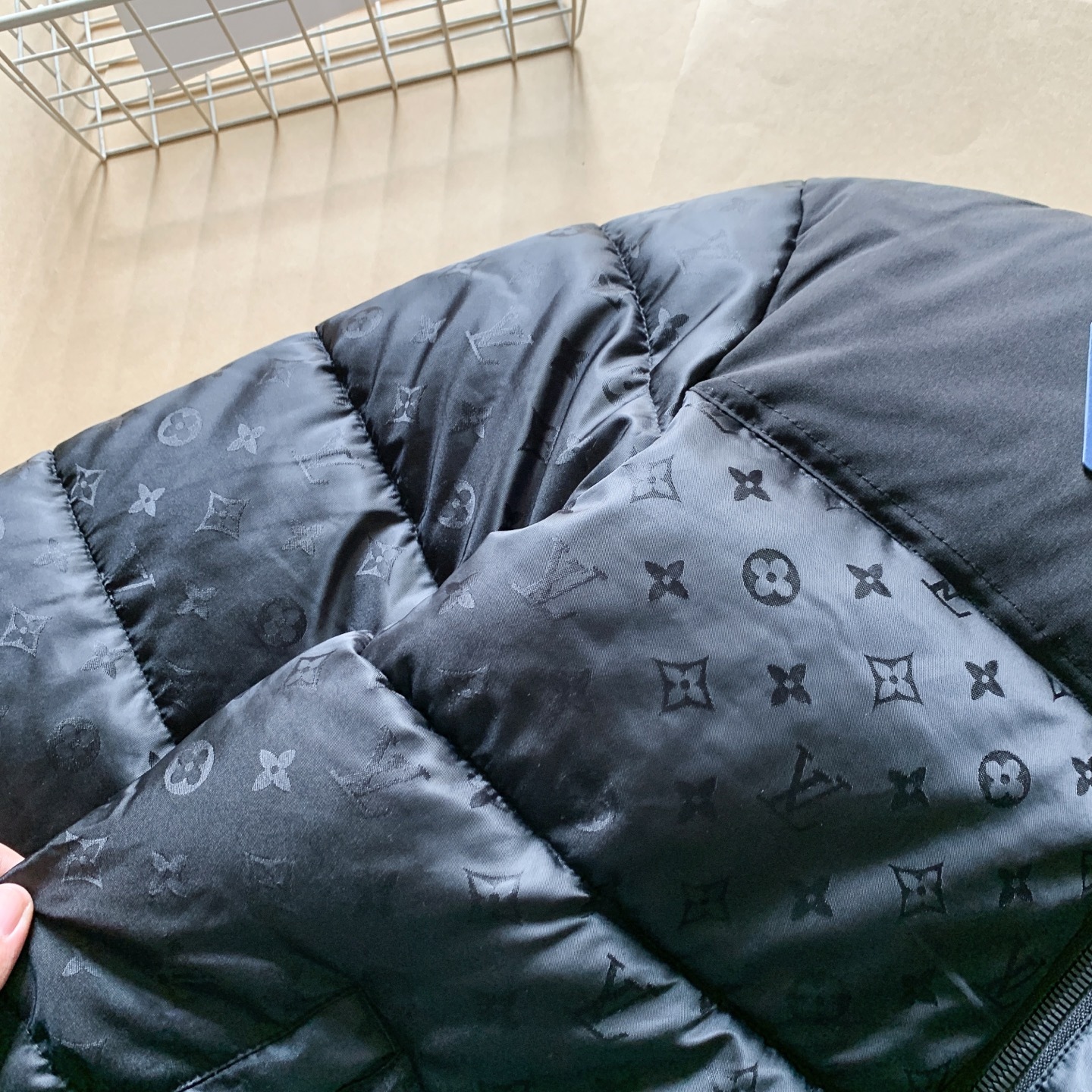 【LOUIS VUITTON旗艦店】ルイヴィトン ダウンジャケット ご好評に付き再入荷！