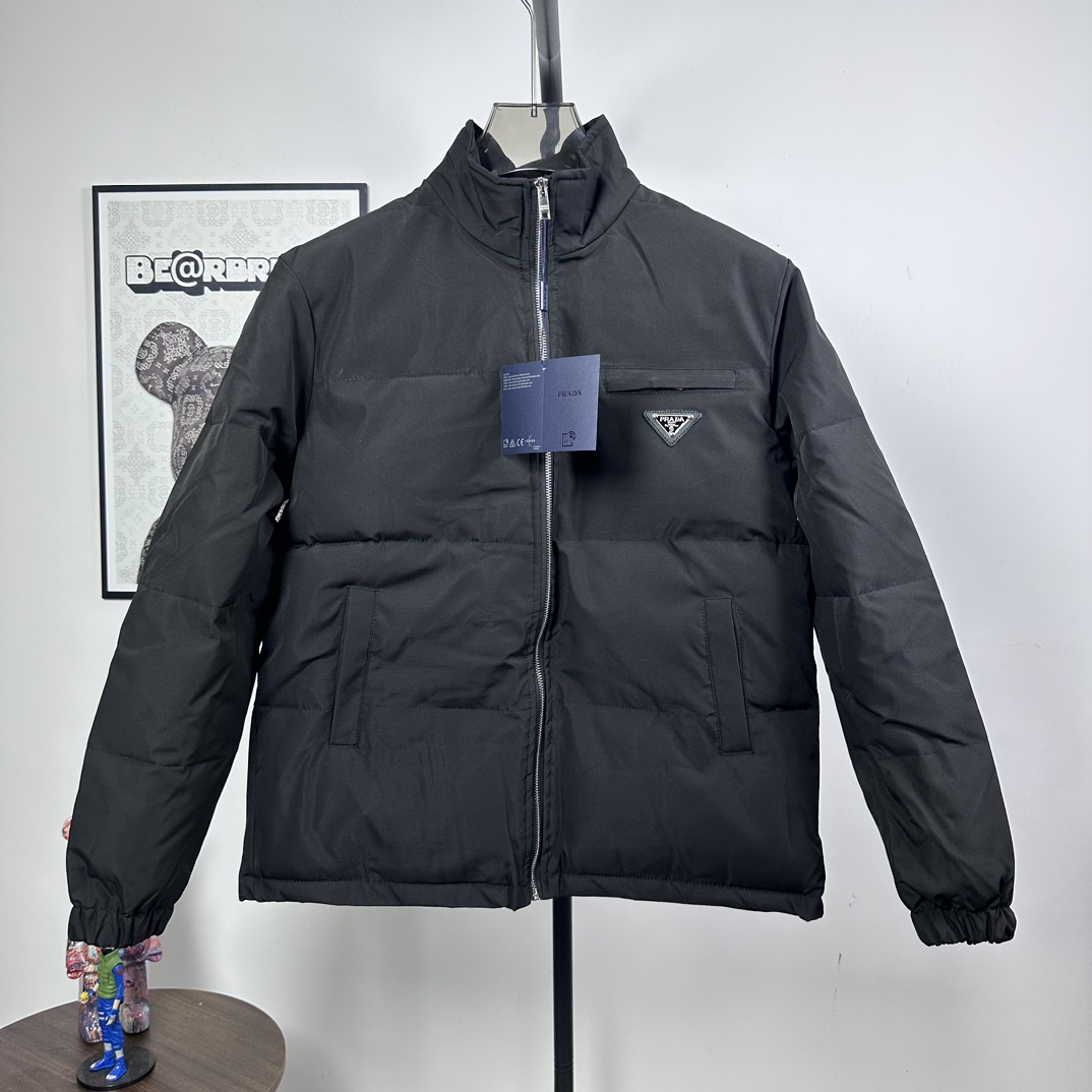 【PRADA旗艦店】プラダ ダウンジャケット ご好評に付き再入荷！
