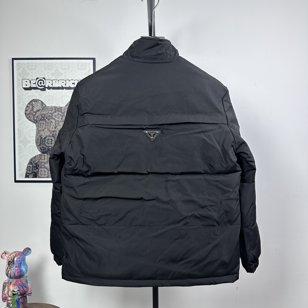 【PRADA旗艦店】プラダ ダウンジャケット ご好評に付き再入荷！