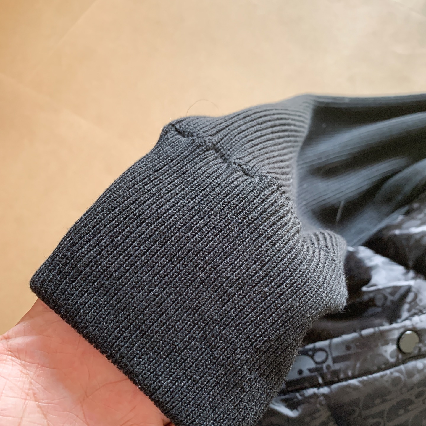 【DIOR旗艦店】（ディオール）ニットダウンジャケット ご好評に付き再入荷！