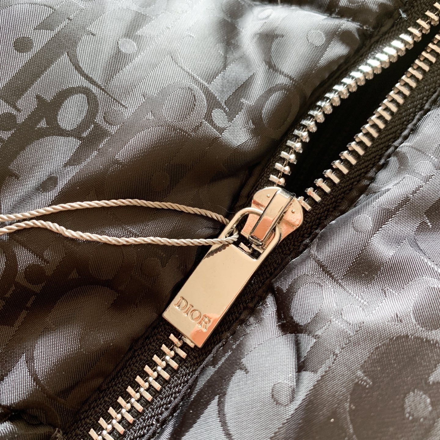 【DIOR旗艦店】（ディオール）ニットダウンジャケット ご好評に付き再入荷！