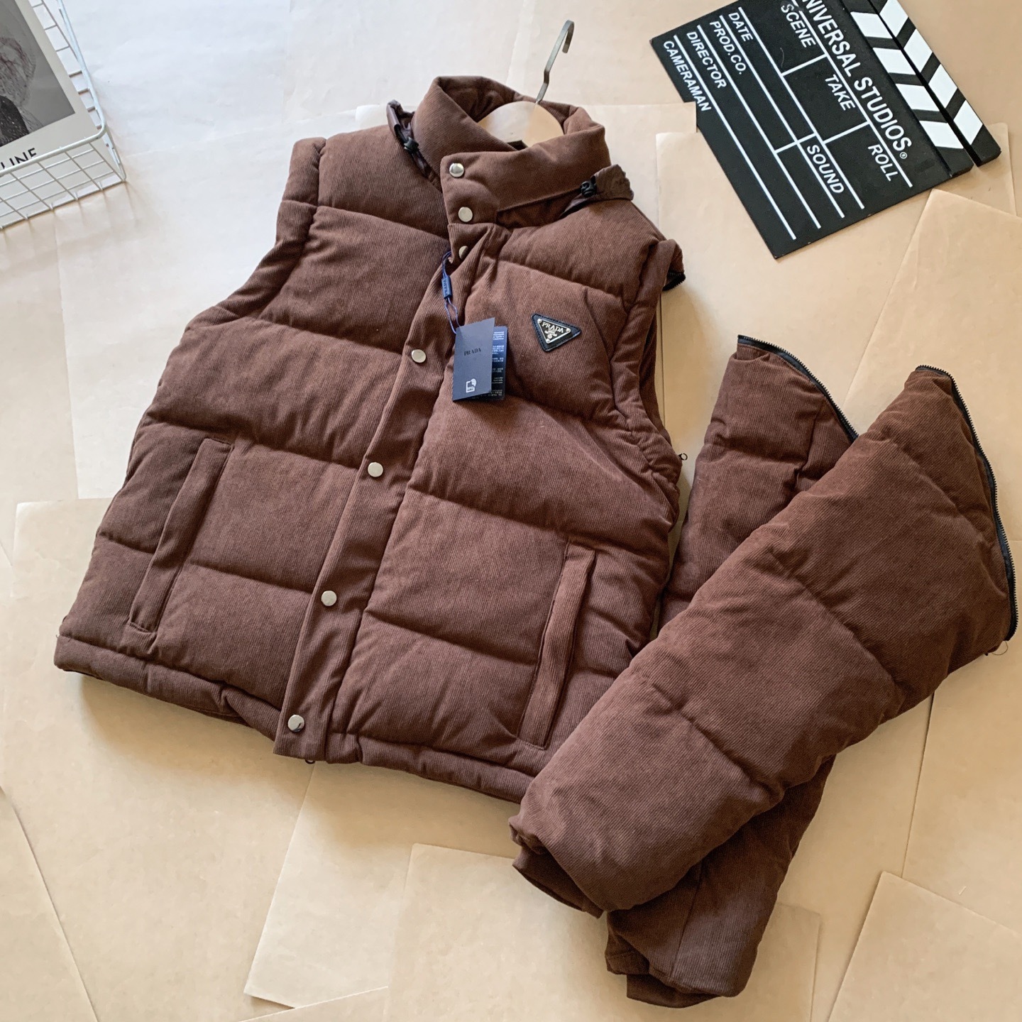 【PRADA旗艦店】（プラダ）着脱式ダウンジャケット、ご好評に付き再入荷！