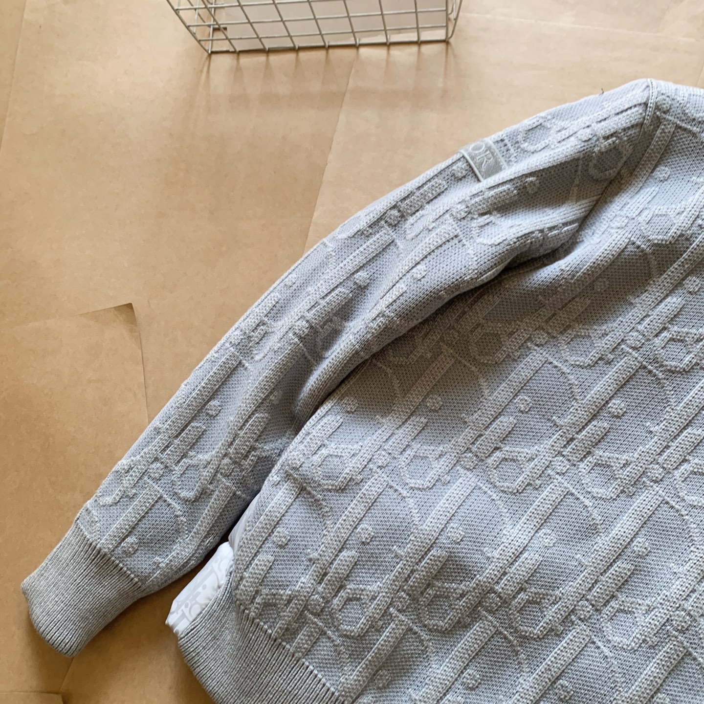 【DIOR旗艦店】（ディオール）ニットダウンジャケット ご好評に付き再入荷！