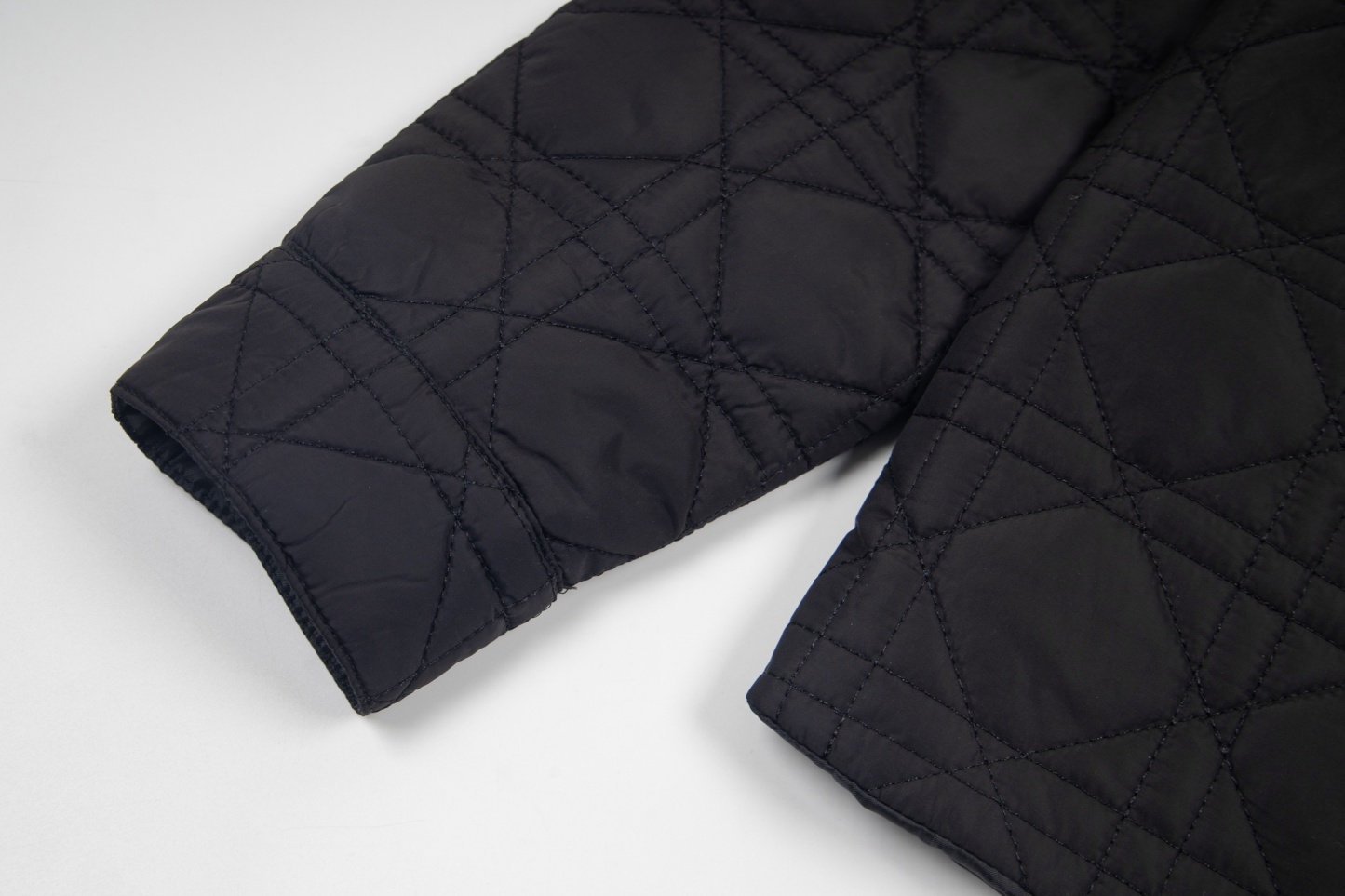 【DIOR公式旗艦店】ディオール ジャケット 綿入り ご好評に付き再入荷！