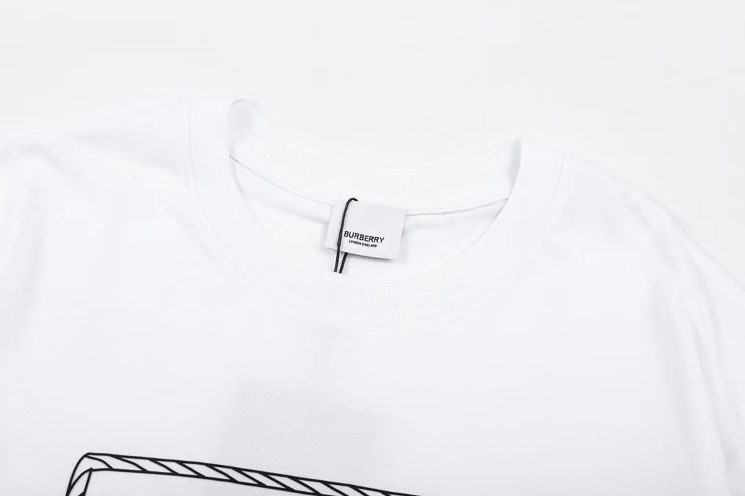 【BURBERRY旗艦店】バーバリー 半袖Tシャツ ご好評に付き再入荷！