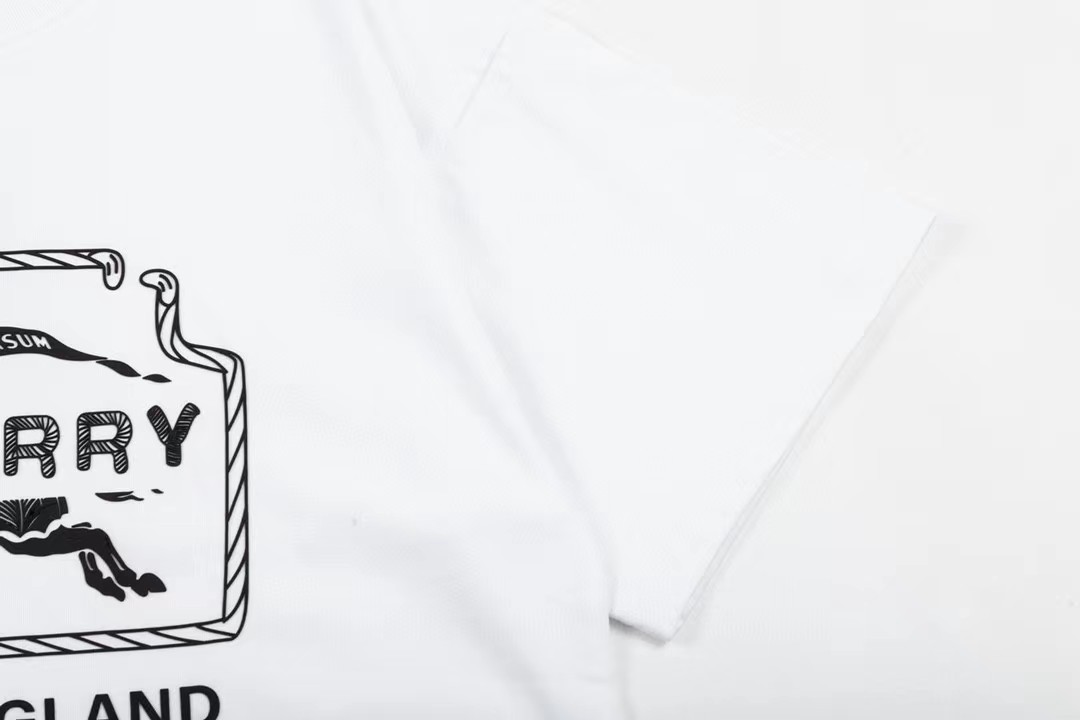 【BURBERRY旗艦店】バーバリー 半袖Tシャツ ご好評に付き再入荷！