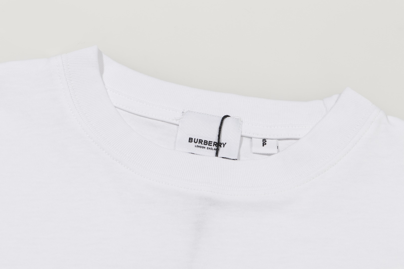【BURBERRY旗艦店】バーバリー 半袖Tシャツ ご好評に付き再入荷！