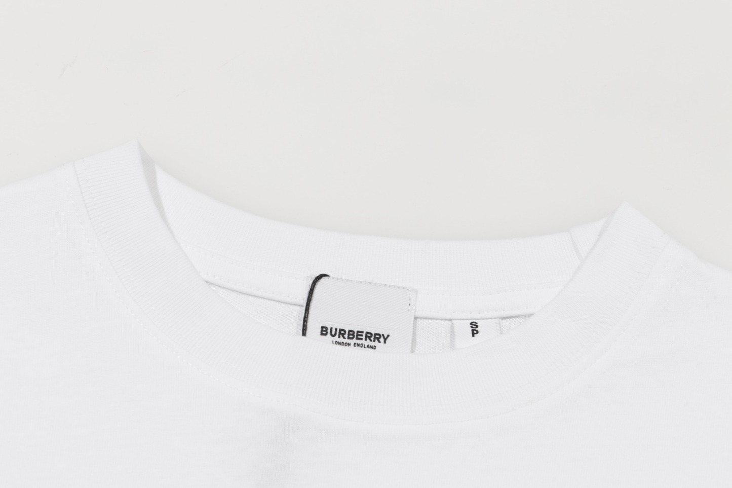 【BURBERRY旗艦店】バーバリー 半袖Tシャツ ご好評に付き再入荷！