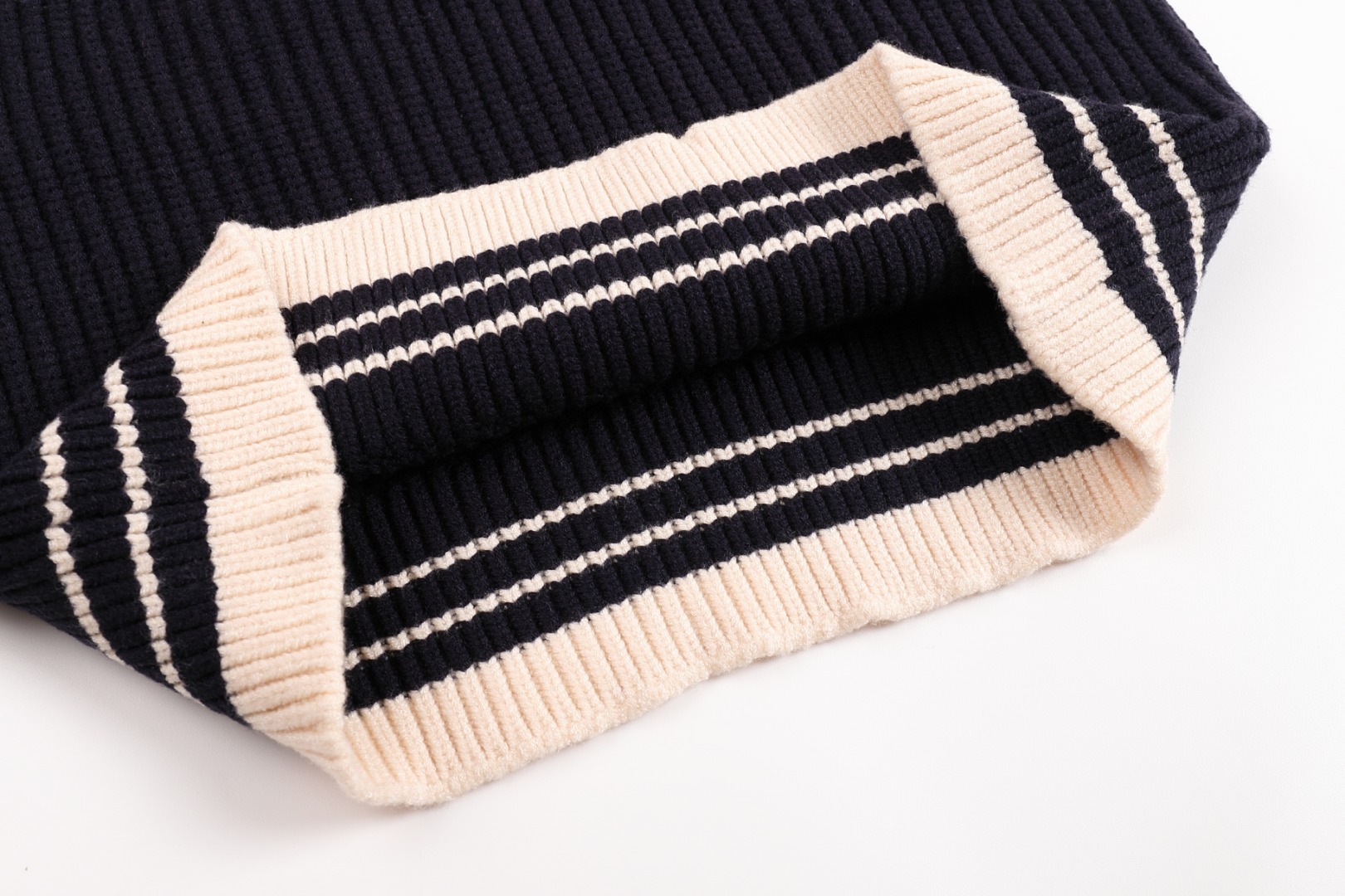 【AMI旗艦店】 ウールのベスト 男女兼用 ご好評に付き再入荷！