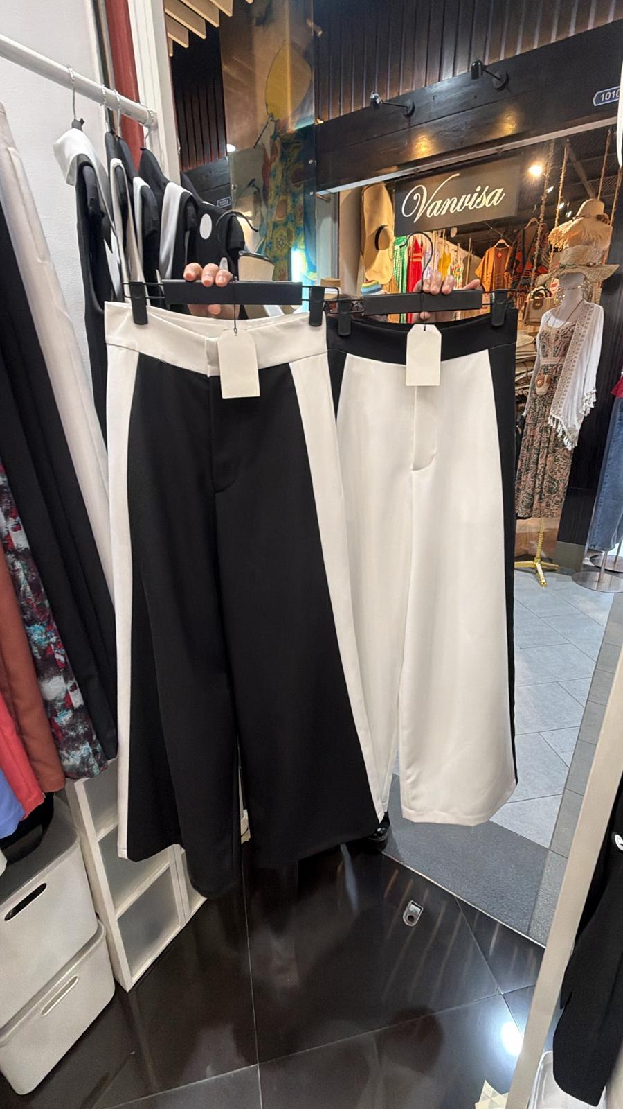 Must be in your closet - Pants with Side Stripe