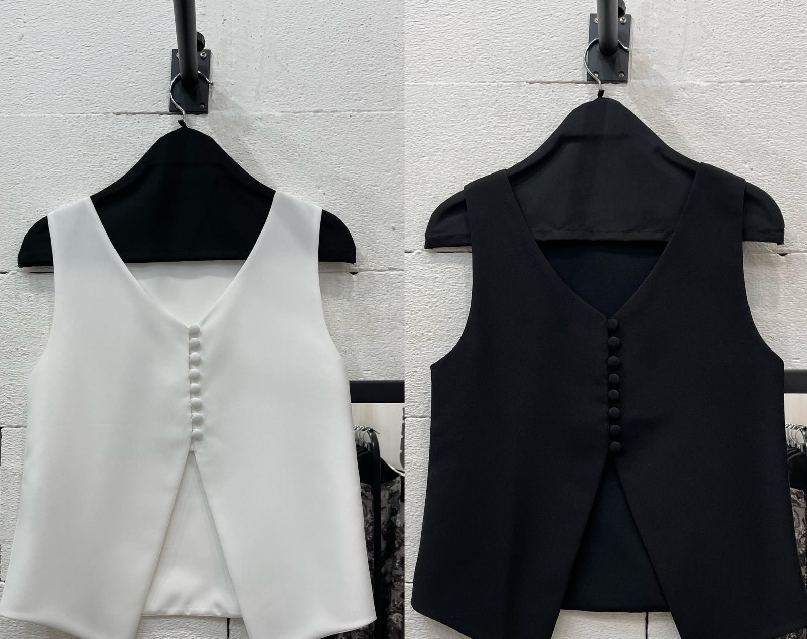 Must be in your closet - Mini Button Short Vest