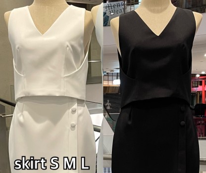 Must be in your closet - 2 Button Skirt