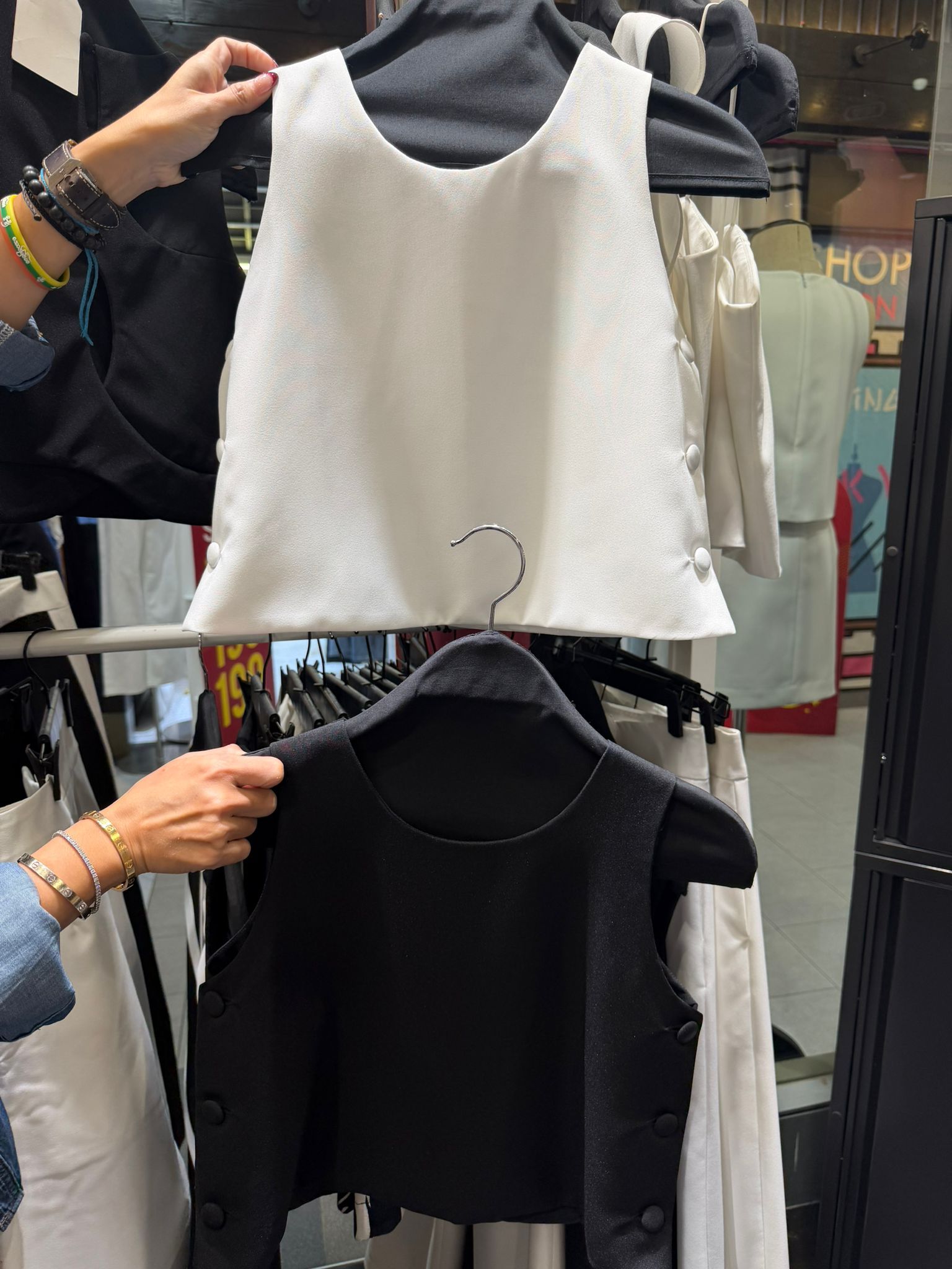 Must be in your closet - Side Button Crop Basic Top