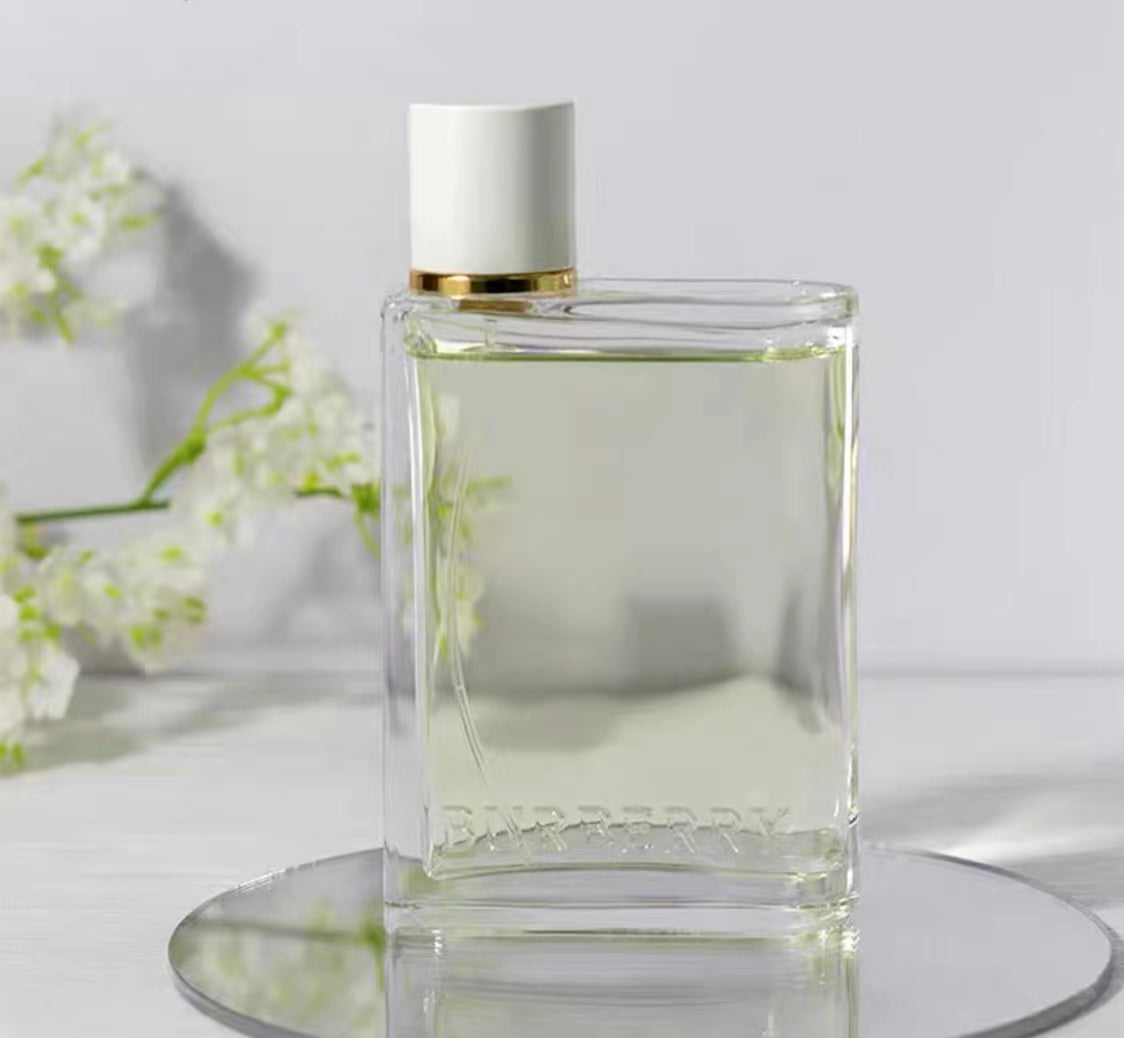 【ของแท้✓ติดทนนาน】Her Eau de Toilette 2ml / 5ml / 10ml น้ําหอมผู้หญิง น้ำหอมพกพา พร้อมส่ง น้ำหอมมินิ