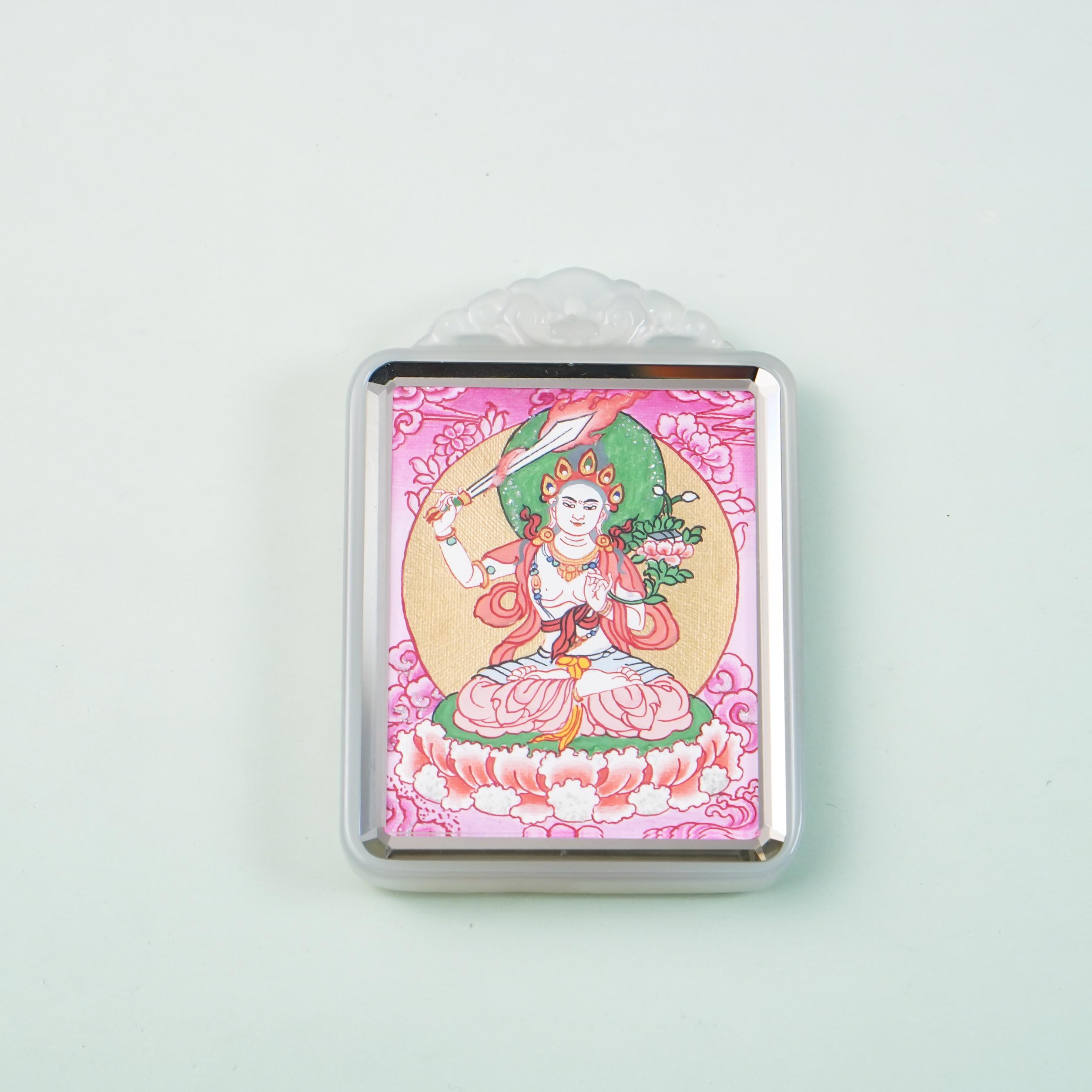 唐卡吊墜-粉底文殊菩薩全身像玉髓殼單卡｜修行守護唐卡珠寶?療癒隨身佩戴 唐卡修行療癒吊墜
