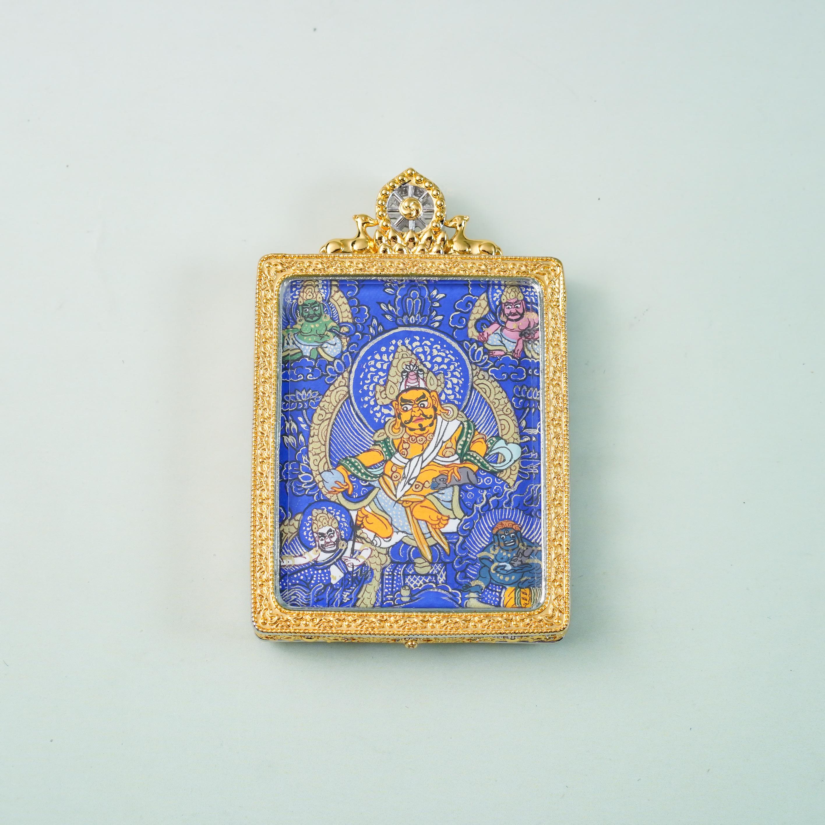 唐卡吊墜-藍底五路財神全身像-紮基拉姆前世今生頭像銅雙卡｜修行守護唐卡珠寶?療癒隨身佩戴 唐卡修行療癒吊墜