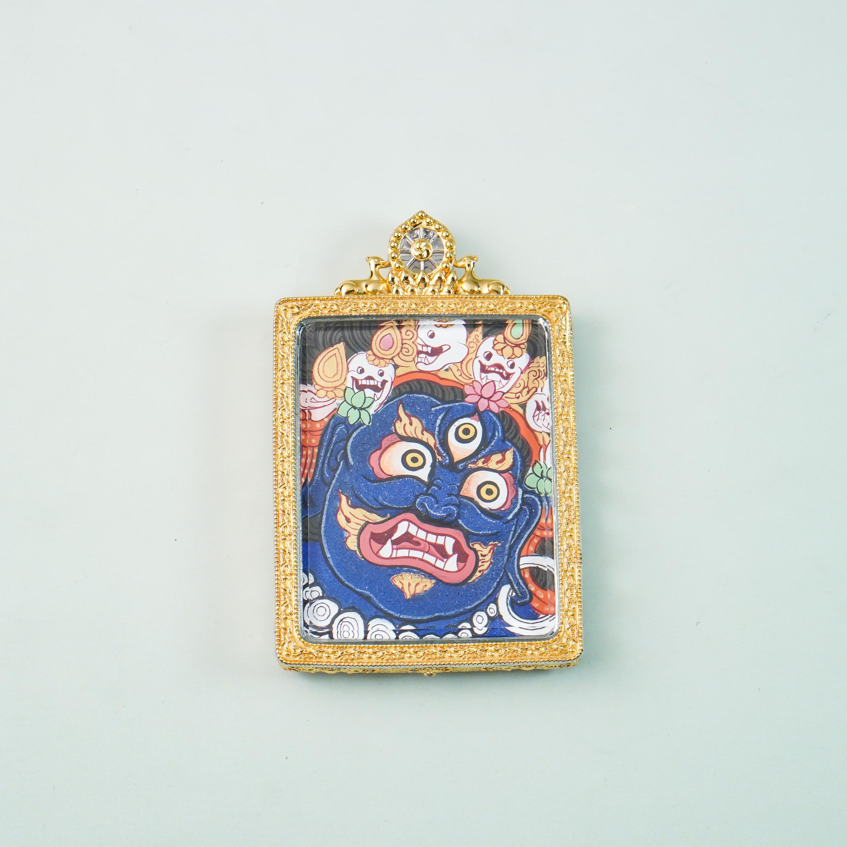 唐卡吊墜-大黑天頭像-藍色鳳九背卡雙鹿聽經殼銅雙卡｜修行守護唐卡珠寶?療癒隨身佩戴 唐卡修行療癒吊墜