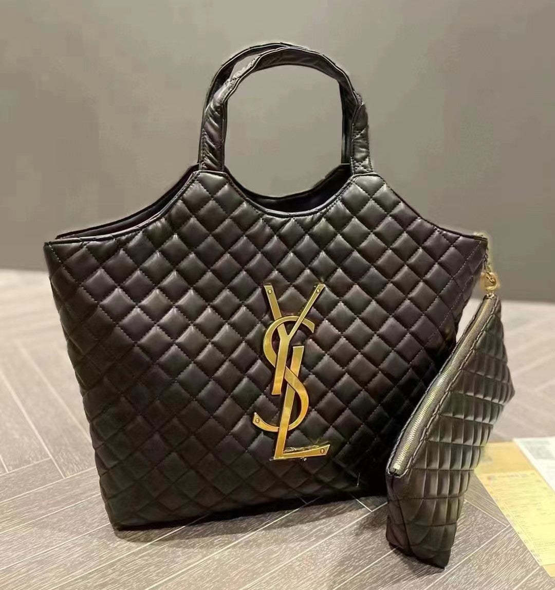 🎉毎日のルックにゴージャスなアクセントを加えてくれます👜SAINT LAURENTイカール マキシ ショッピングバッグ（ラムスキン／キル