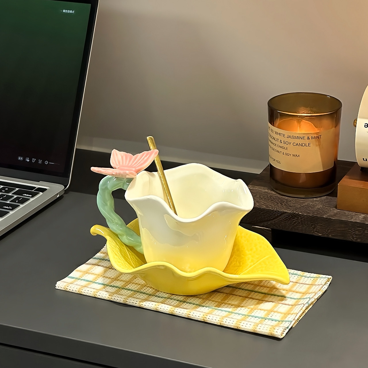 法式田園風咖啡杯碟套裝 | 釉下彩捏花立體蝴蝶杯與葉子托盤（附帶勺子）