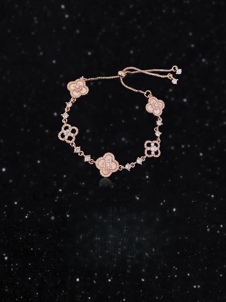 四葉草粉花細緻飾品｜柔和氣場日常配戴